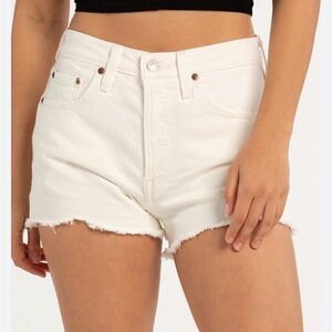 *NWT* Levis Womens Sz 31 / 12 2.5” High Rise Frayed White Denim Jean Shorts